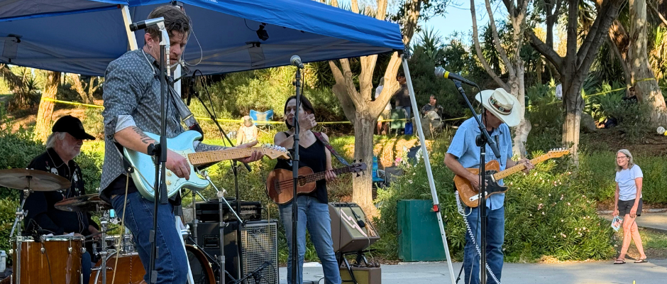 The Blue Healers and Ric Lee, stunning local talents, provided backup for Brody.